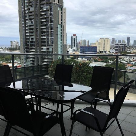 غولد كوست Three-Bedroom Apartment With Amazing View Near Surfers Paradise المظهر الخارجي الصورة