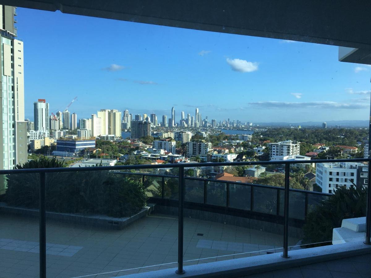 غولد كوست Three-Bedroom Apartment With Amazing View Near Surfers Paradise المظهر الخارجي الصورة