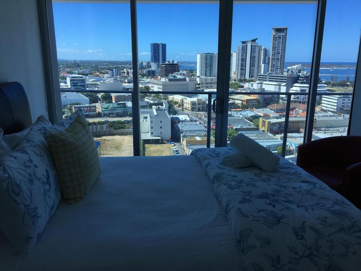 غولد كوست Three-Bedroom Apartment With Amazing View Near Surfers Paradise المظهر الخارجي الصورة