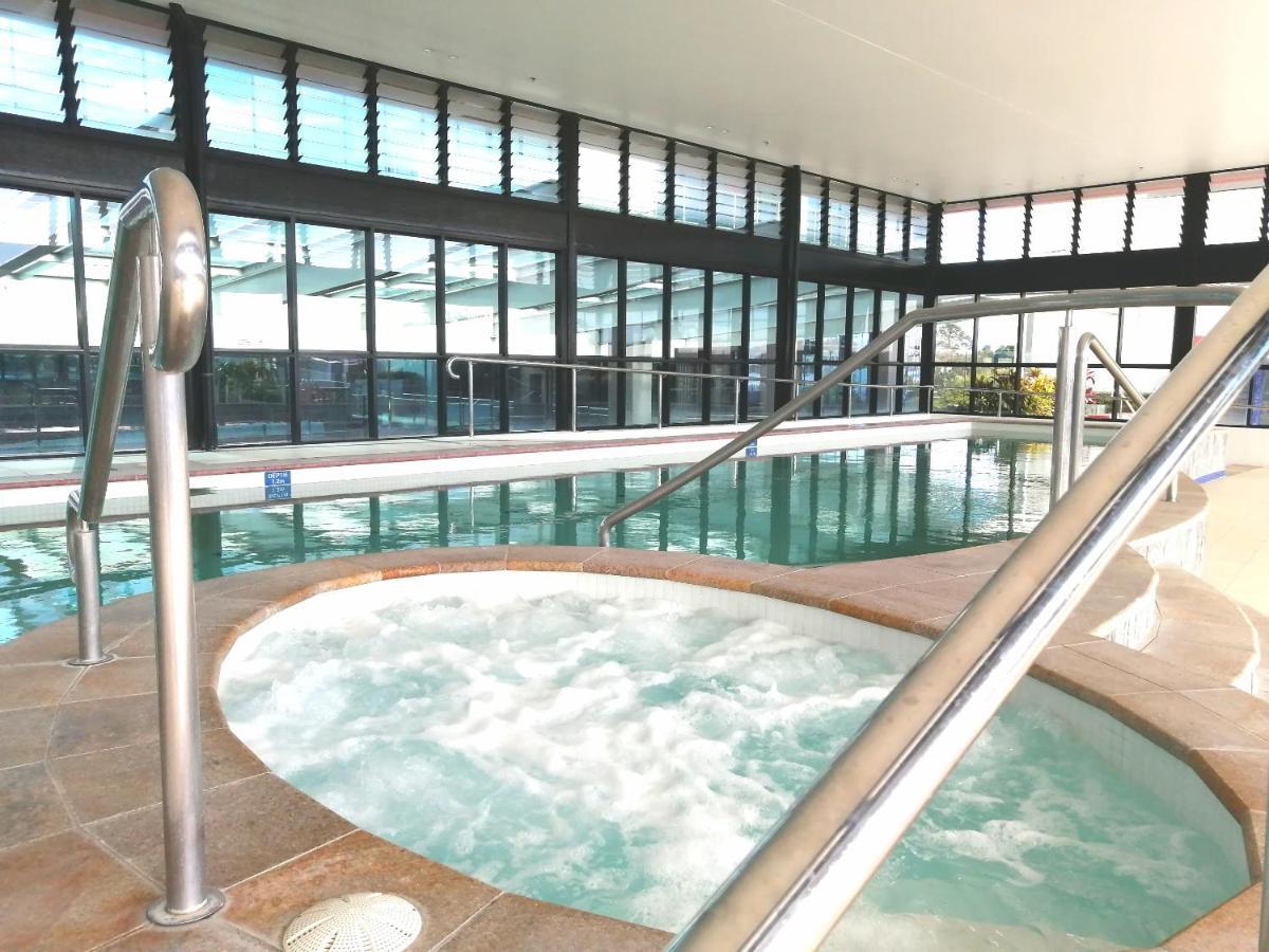 غولد كوست Three-Bedroom Apartment With Amazing View Near Surfers Paradise المظهر الخارجي الصورة