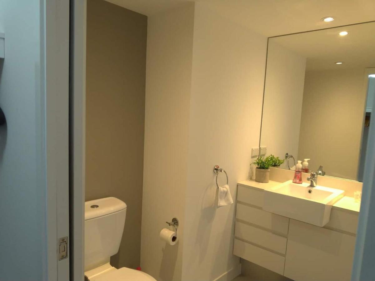 غولد كوست Three-Bedroom Apartment With Amazing View Near Surfers Paradise المظهر الخارجي الصورة